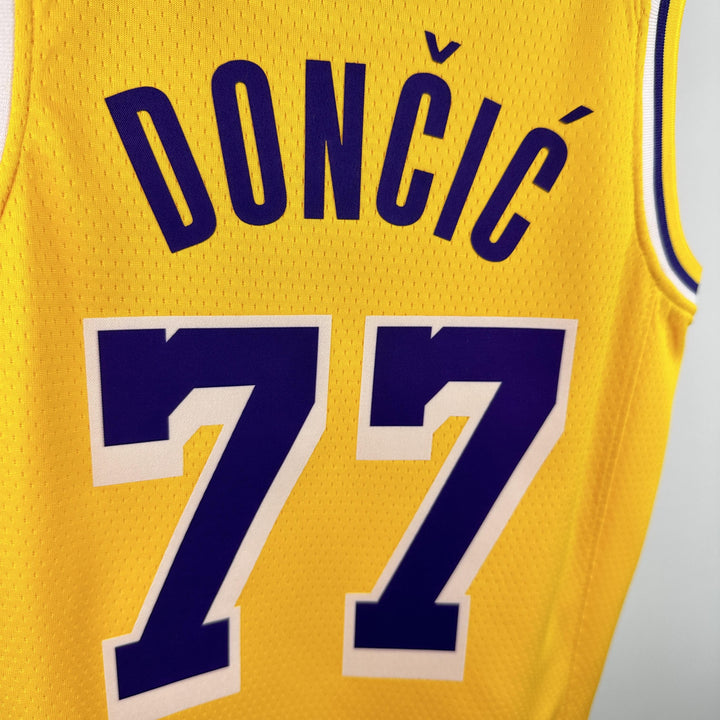 Kids Los Angeles Lakers Dončić #77 Jersey – Yellow (Youth Size)
