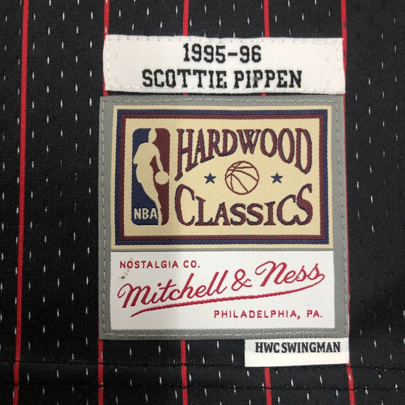 Chicago Bulls Retro Jersey – Mitchell & Ness 95/96 Scottie Pippen (Black)