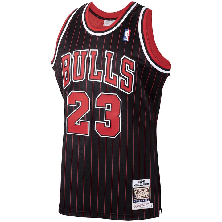 Chicago Bulls Retro Jersey – Mitchell & Ness 95/96 Michael Jordan (Black)