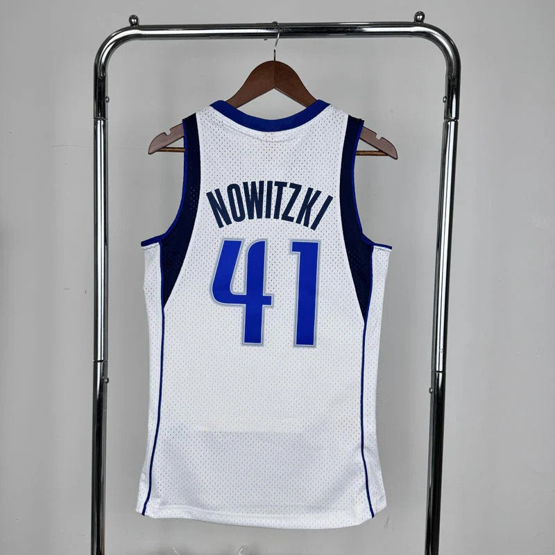 Dallas Mavericks Retro Jersey – Mitchell & Ness 10/11 Dirk Nowitzki