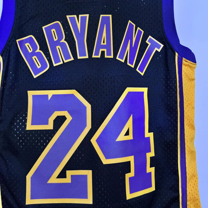 Lakers Retro Mitchell & Ness 09/10 Jersey – Kobe Bryant (Black)