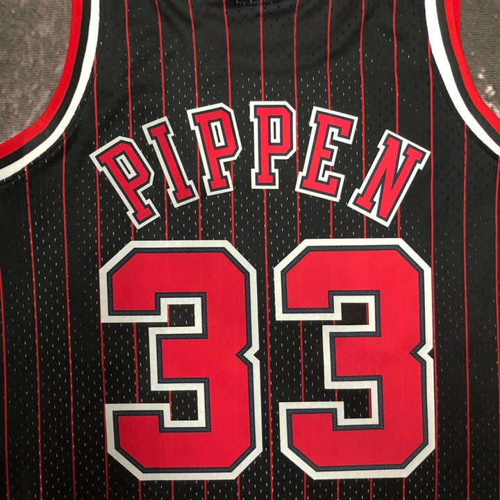 Chicago Bulls Retro Jersey – Mitchell & Ness 95/96 Scottie Pippen (Black)